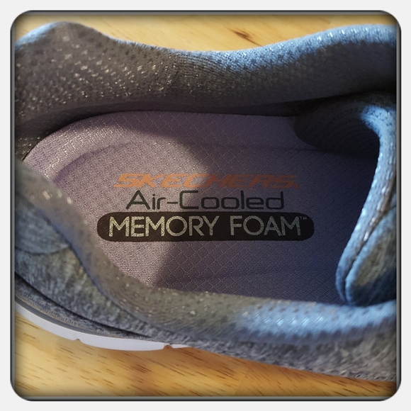 EUC Woman's Grey Skechers Tennis Shoes Size 10M - Picture 8 of 8